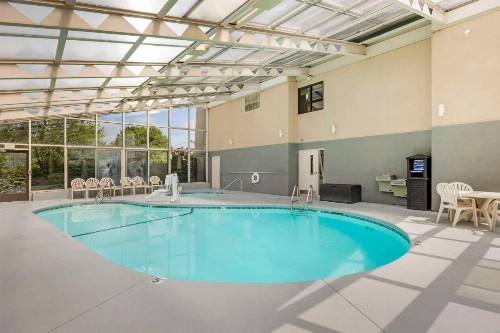 Comfort Inn South - Springfield - image 2