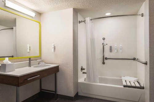 Hampton Inn & Suites Springfield - image 14