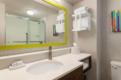 Hampton Inn & Suites Springfield - image 23