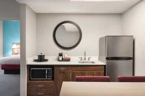 Hampton Inn & Suites Springfield - image 30