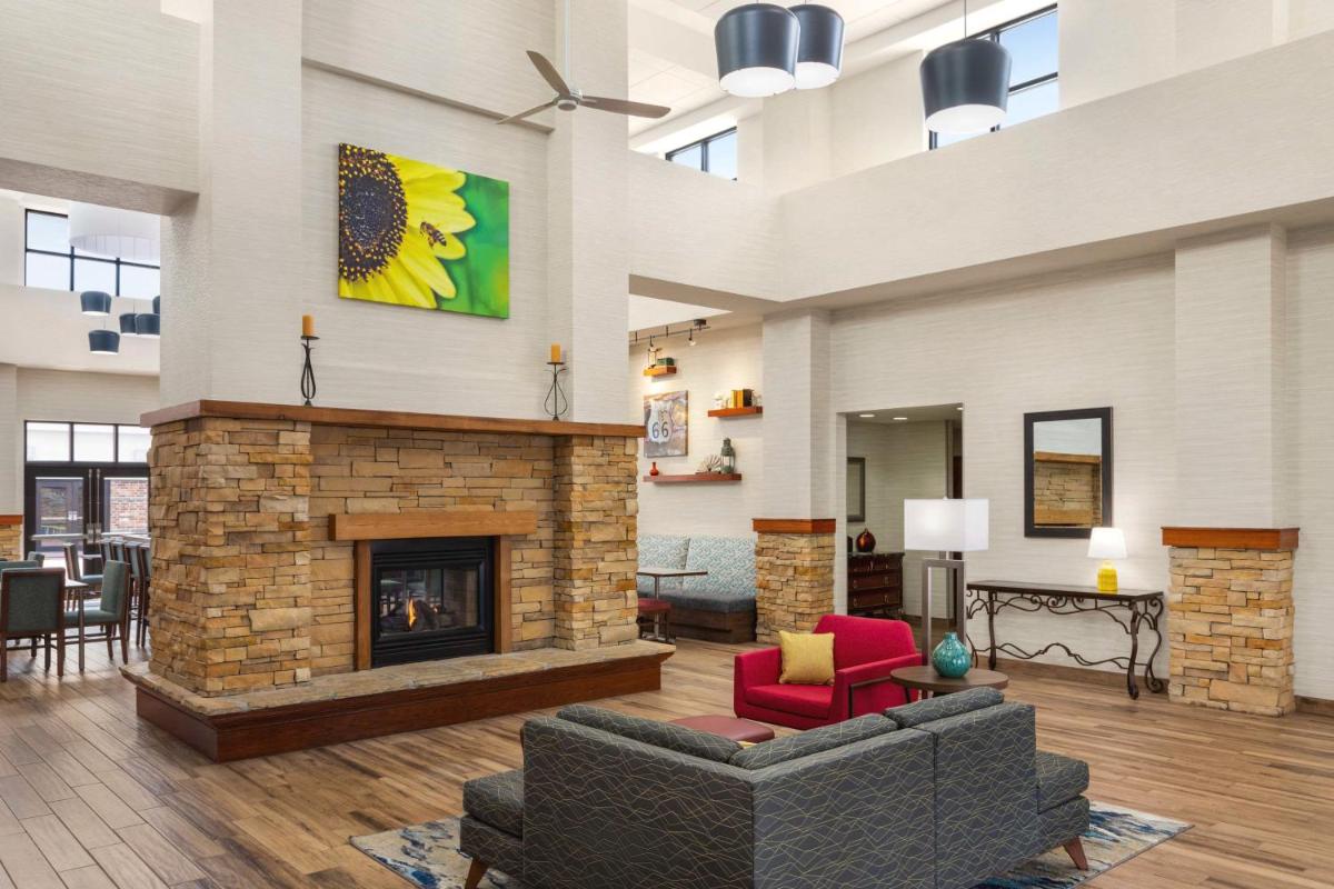 Hampton Inn & Suites Springfield - image 5