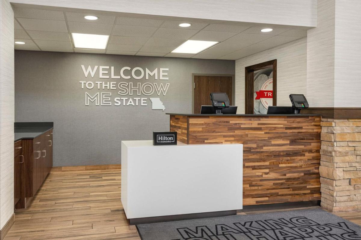 Hampton Inn & Suites Springfield - image 6