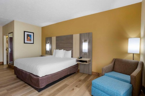 Best Western Plus Springfield Airport Inn - image 22