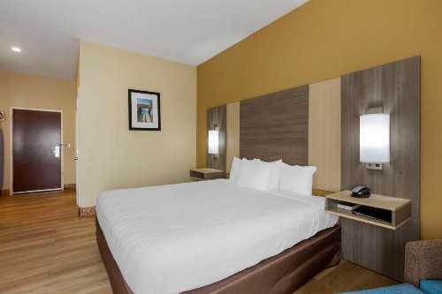 Best Western Plus Springfield Airport Inn - image 29