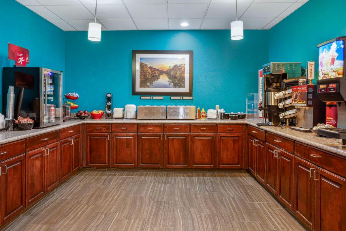 Best Western Plus Springfield Airport Inn - image 4