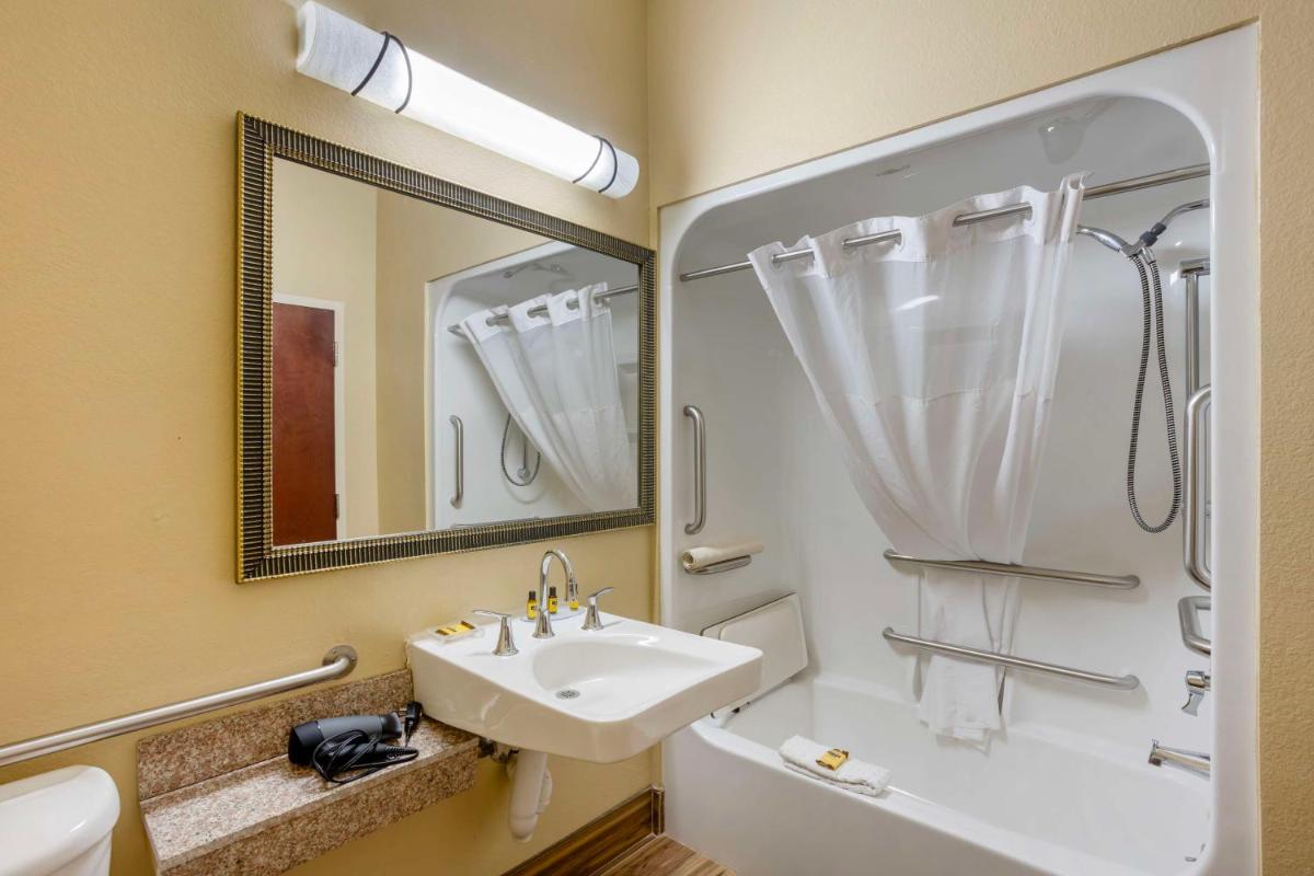 Best Western Plus Springfield Airport Inn - image 5