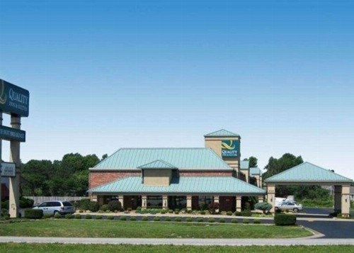 Quality Inn & Suites North Springfield - image 11