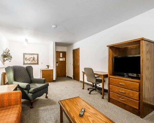 Quality Inn & Suites North Springfield - image 13