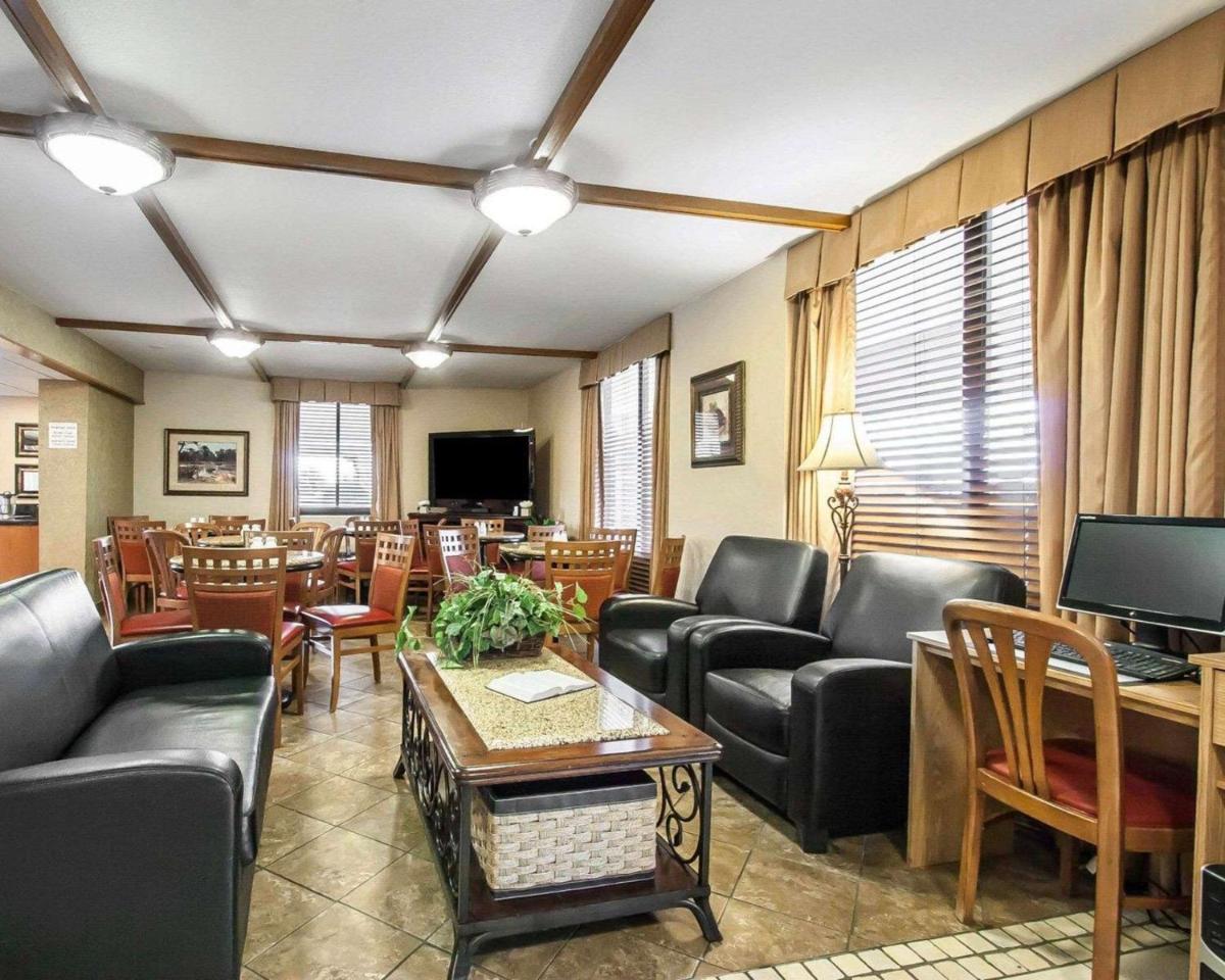 Quality Inn & Suites North Springfield - image 2