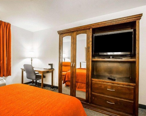 Quality Inn & Suites North Springfield - image 9