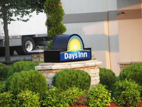 Days Inn by Wyndham Battlefield Rd/Hwy 65 - image 23
