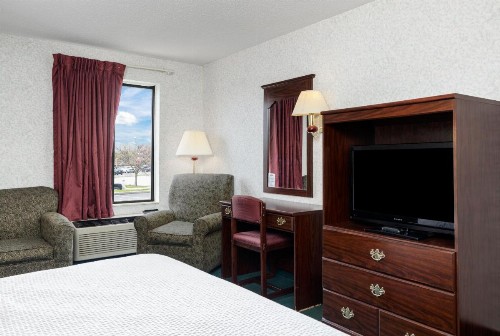 Days Inn by Wyndham Battlefield Rd/Hwy 65 - image 24