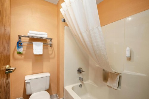 Days Inn by Wyndham Battlefield Rd/Hwy 65 - image 32