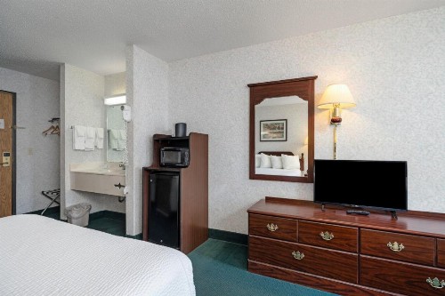 Days Inn by Wyndham Battlefield Rd/Hwy 65 - image 34