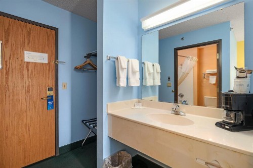 Days Inn by Wyndham Battlefield Rd/Hwy 65 - image 47