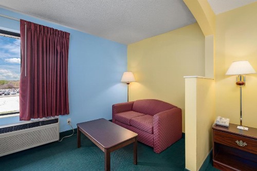 Days Inn by Wyndham Battlefield Rd/Hwy 65 - image 48