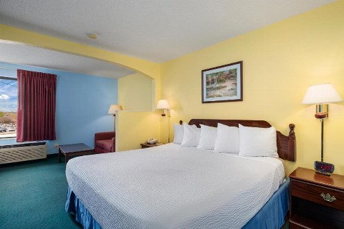 Days Inn by Wyndham Battlefield Rd/Hwy 65 - image 49