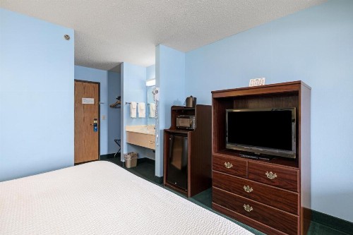 Days Inn by Wyndham Battlefield Rd/Hwy 65 - image 50