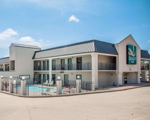 Quality Inn South Springfield - image 1