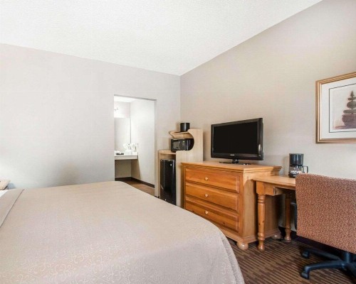 Quality Inn South Springfield - image 11