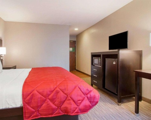 Greenstay Inn & Suites Court View - image 25