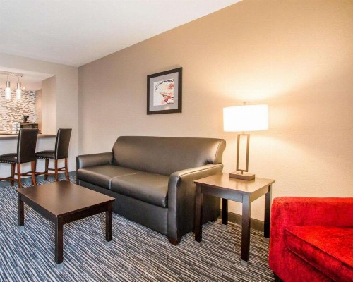 Greenstay Inn & Suites Court View - image 36
