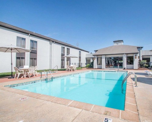 Greenstay Inn & Suites Court View - image 9