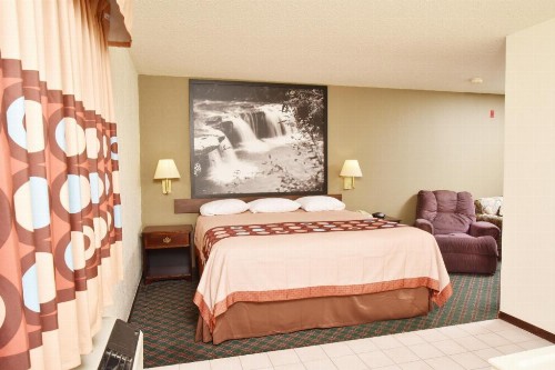 Super 8 by Wyndham Springfield-Battlefield - image 23