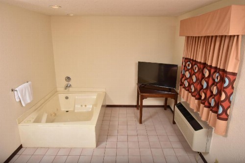 Super 8 by Wyndham Springfield-Battlefield - image 24