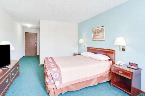 Super 8 by Wyndham Springfield-Battlefield - image 30