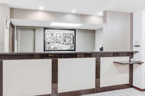 Super 8 by Wyndham Springfield-Battlefield - image 4