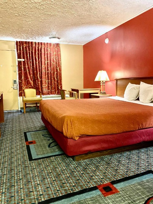 Plaza Inn Springfield - image 14