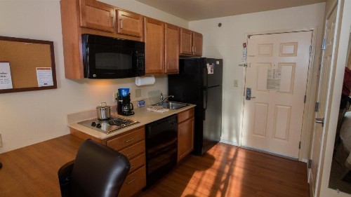 Candlewood Suites Springfield an IHG Hotel - image 4
