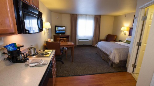 Candlewood Suites Springfield an IHG Hotel - image 7