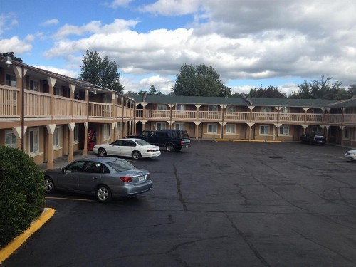 Battlefield Inn Springfield - image 24