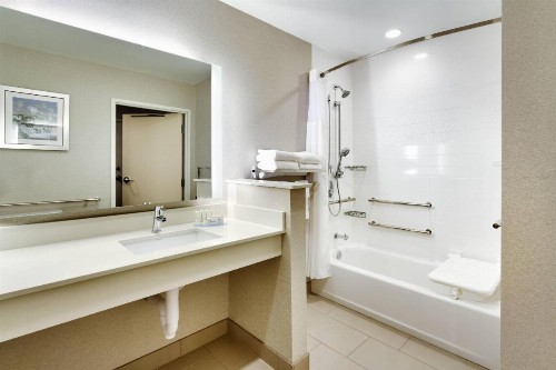 Fairfield Inn & Suites by Marriott Springfield North - image 15