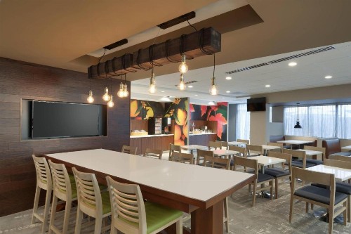 Fairfield Inn & Suites by Marriott Springfield North - image 25