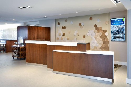 Fairfield Inn & Suites by Marriott Springfield North - image 4