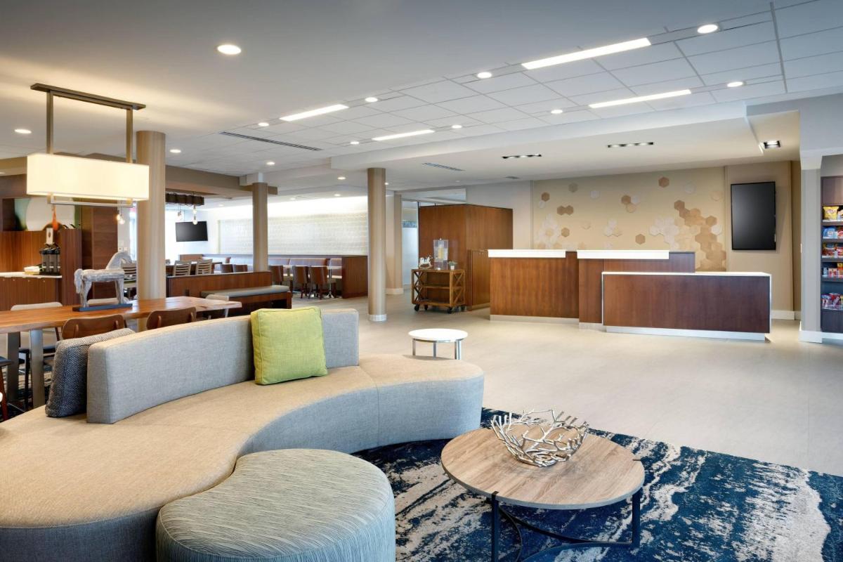 Fairfield Inn & Suites by Marriott Springfield North - image 6