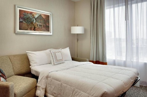 Fairfield Inn & Suites by Marriott Springfield North - image 8