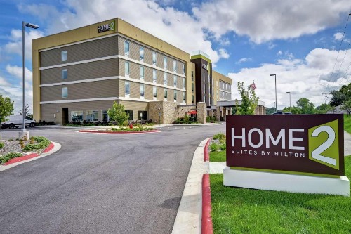 Home2 Suites by Hilton Springfield North - image 1