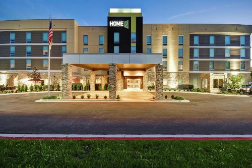 Home2 Suites by Hilton Springfield North - image 2