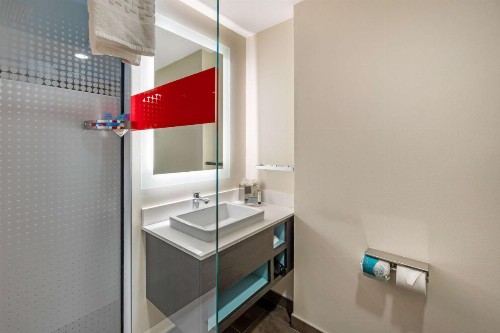 Vīb Best Western Springfield - image 32