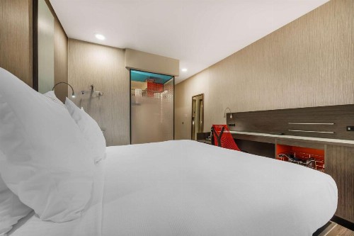 Vīb Best Western Springfield - image 33