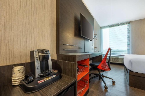Vīb Best Western Springfield - image 36