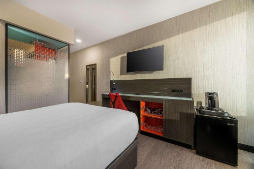 Vīb Best Western Springfield - image 37