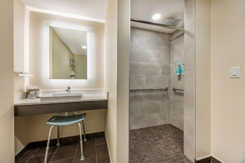 Vīb Best Western Springfield - image 40