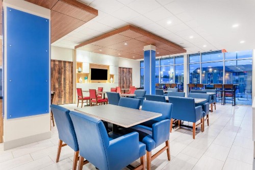 Holiday Inn Express & Suites - Springfield North an IHG Hotel - image 11