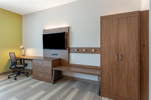 Holiday Inn Express & Suites - Springfield North an IHG Hotel - image 12