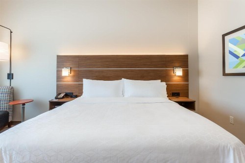 Holiday Inn Express & Suites - Springfield North an IHG Hotel - image 17